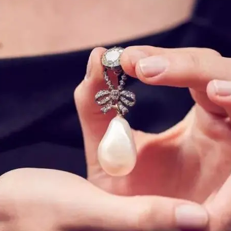 2亿天价珍珠-刷新天然珍珠拍卖世界纪录